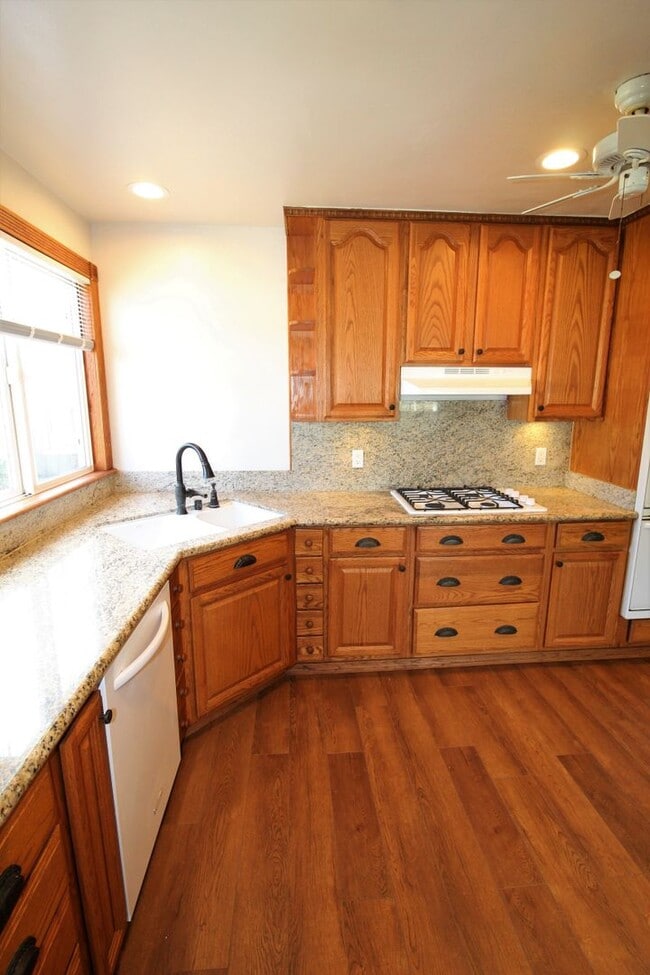 Building Photo - Quaint Midtown Ventura Home