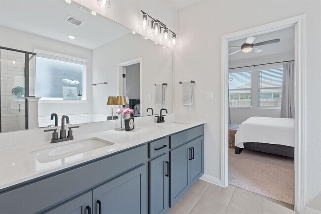 Building Photo - 179 Kings Cyn Dr