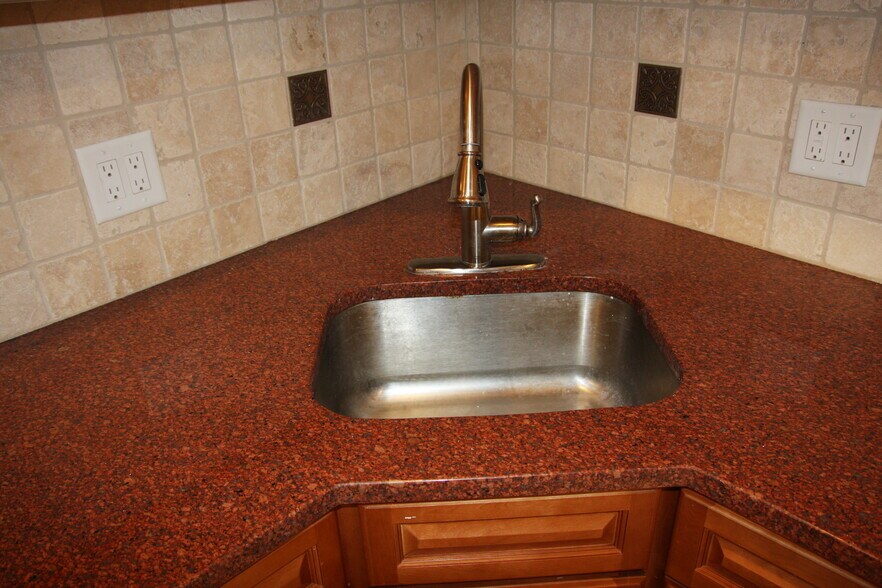 Building Photo - 46 W Main St