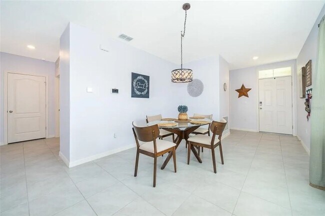 Building Photo - Clean & Newer Single Family Smart Home - N...