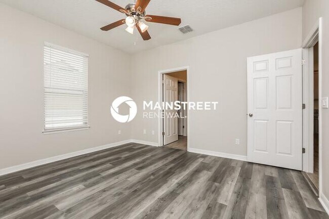 Building Photo - 3 Bedroom Pet-Friendly Home in GRAND ISLAND, FL with Main Street Renewal