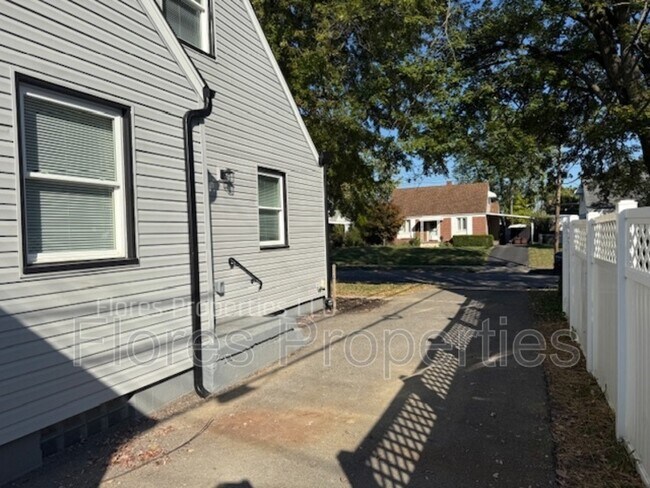 Building Photo - 3181 Gerbert Rd
