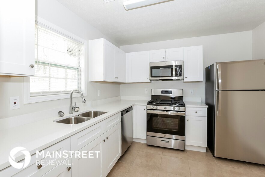 Building Photo - 7000 Merrywood Dr