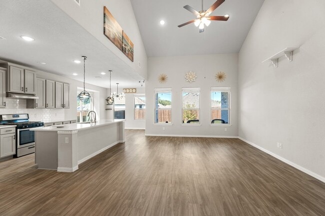 Building Photo - 1404 Hickory Woods Way