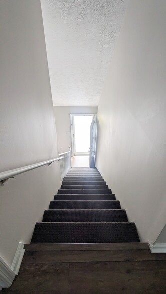 Building Photo - 711 Panther Creek Ct