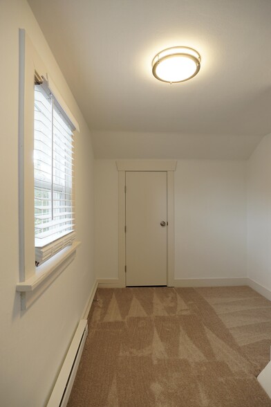 Building Photo - 2107 S Cushman Ave