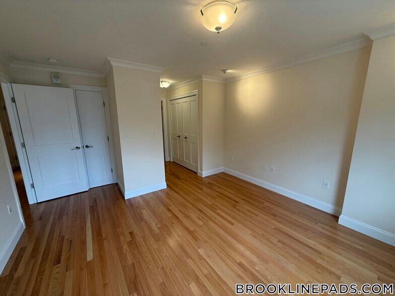 Building Photo - 1443 Beacon St