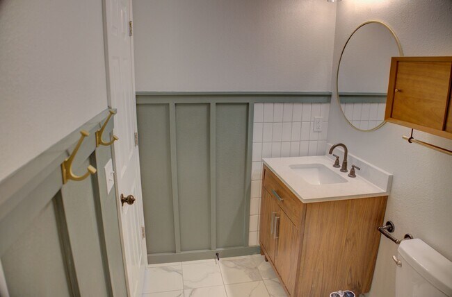 Building Photo - Coming Soon! 3 bed/2 bath!