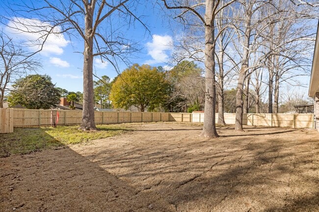 Building Photo - 600 Chapelwood Dr