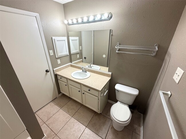 Building Photo - 2503 Ironclad Dr