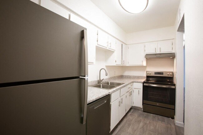 Building Photo - Icon on Park