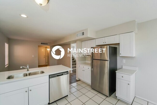 Building Photo - 3 Bedroom Pet-Friendly Home in Tucson, AZ with Main Street Renewal