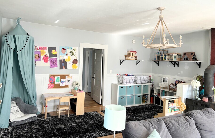 2nd Floor Living Room pic 2 - 145 Stark St