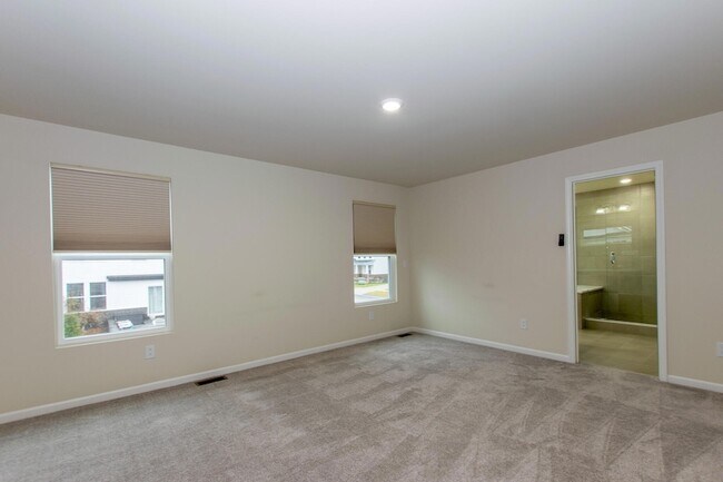 Building Photo - 717 Risdon Trail S