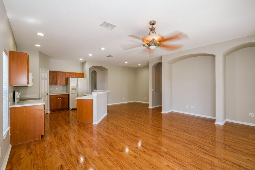 Building Photo - 16716 Caracara Ct