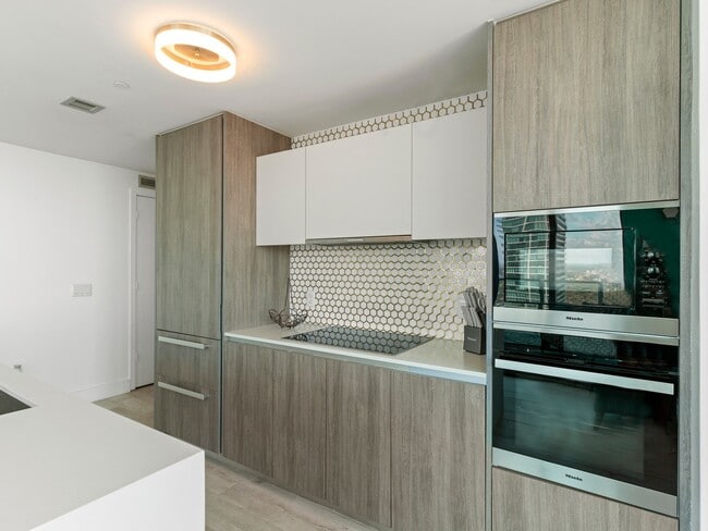 Building Photo - 2900 NE 7th Ave