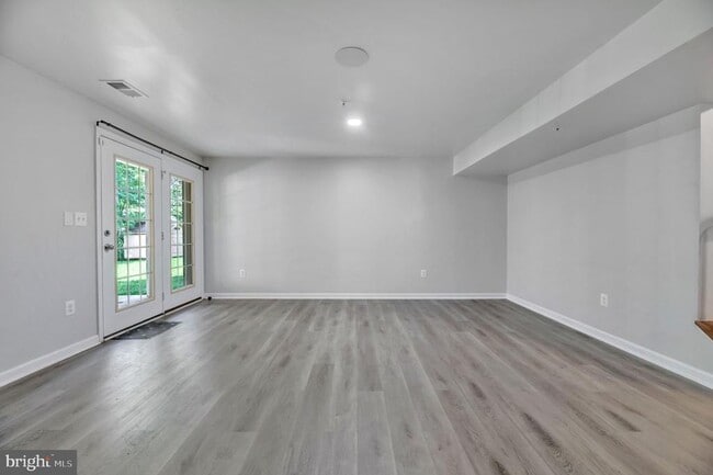 Building Photo - 8008 Hubble Dr