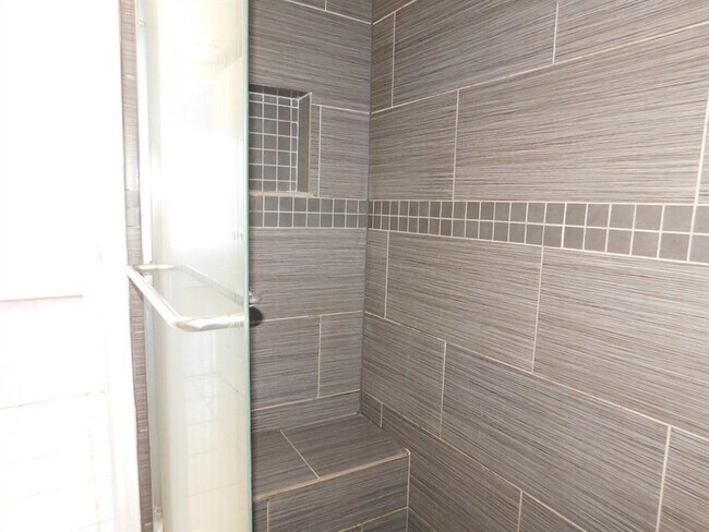 Building Photo - 11710 Southlake Dr