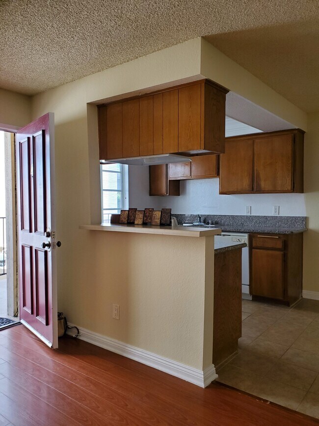 Building Photo - 409 W Dryden St