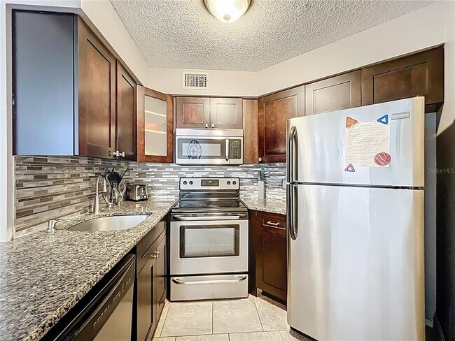 Building Photo - 3944 Atrium Dr
