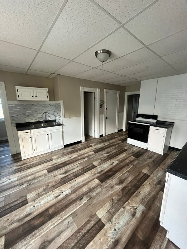 Building Photo - 387 S Elm St