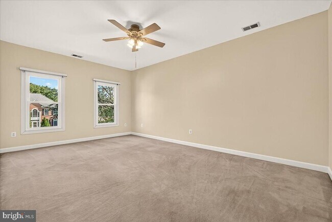 Building Photo - 6430 Bellevue Pl