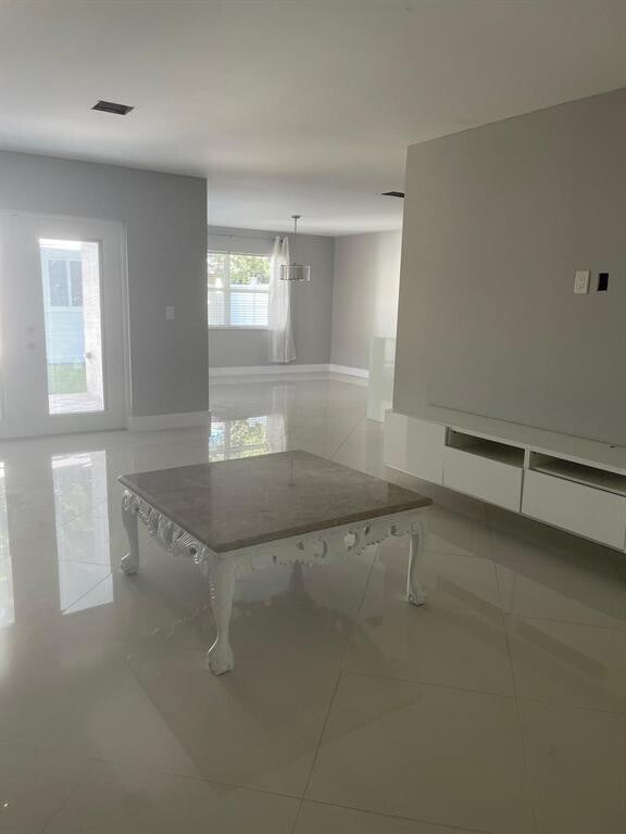 Building Photo - 4135 Eastridge Cir