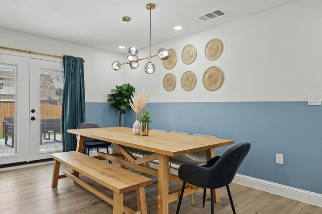 Building Photo - 3321 Ridgehaven St