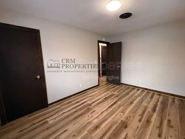 Building Photo - 805 Miami Blvd