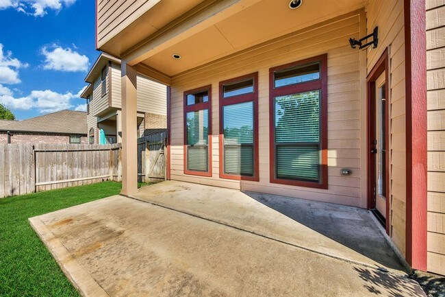 Building Photo - 703 Audra Ln