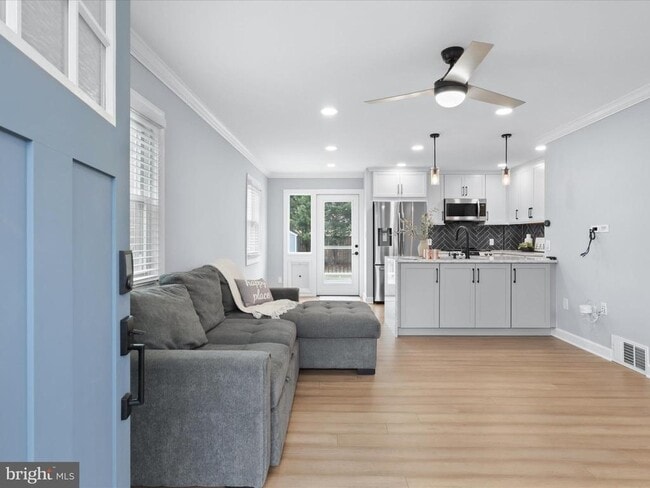 Building Photo - 2203 Arlington Terrace