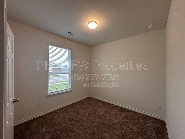 Building Photo - 649 Saxony Dr