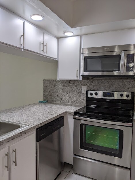 Kitchen - 6800 Cypress Rd