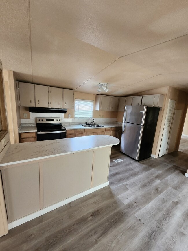 Building Photo - 2519 Openview Dr