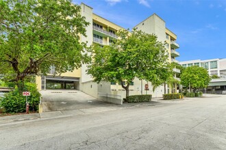 Building Photo - 1350 NW 8th Ct