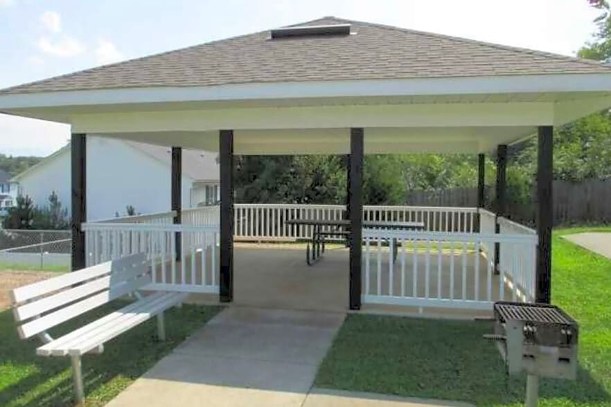 Building Photo - Beaver Hollow Apartments