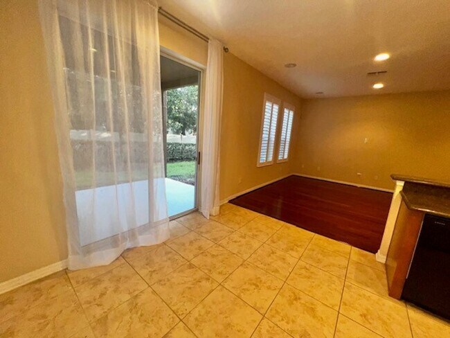 Building Photo - MOVE IN NOW-OVIEDO RENTAL!BEAUTIFUL 3 bd 2.5 bath townhome! 2 CAR ATTACHED GARAGE!FRESH PAINT! Wa...