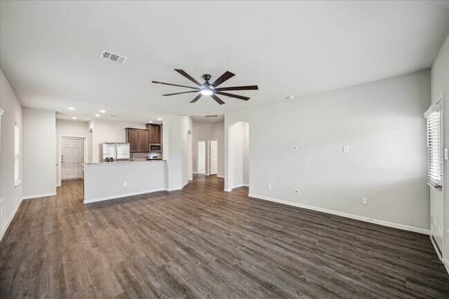 Building Photo - 935 Golden Willow Ln