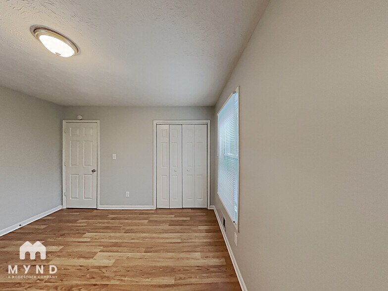 Building Photo - 737 Starcrest Ln NE