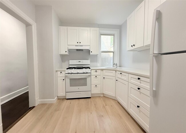 Building Photo - 230 Mamaroneck Ave