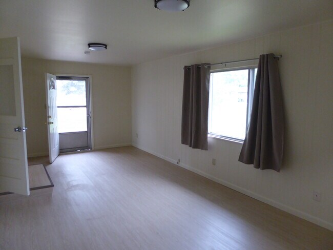 Building Photo - 3400 E Locust St