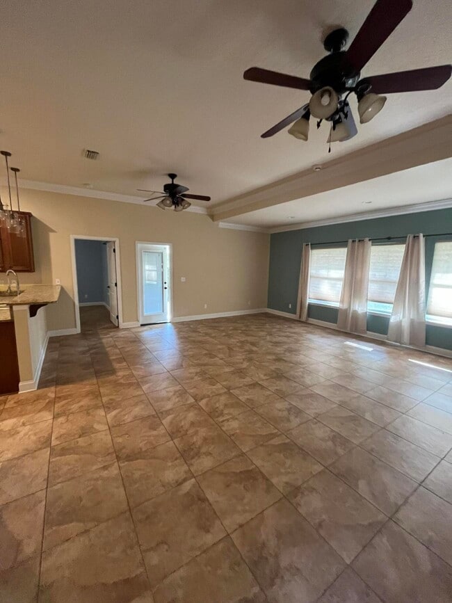 Building Photo - 808 Pine Alley St