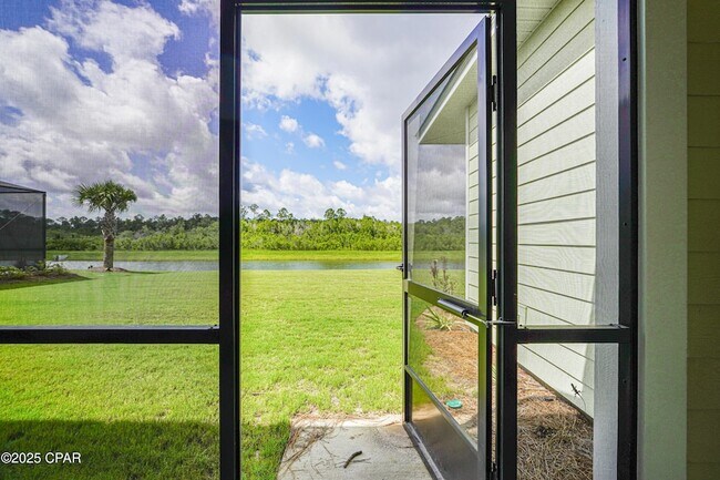 Building Photo - 9431 Paradise Dr