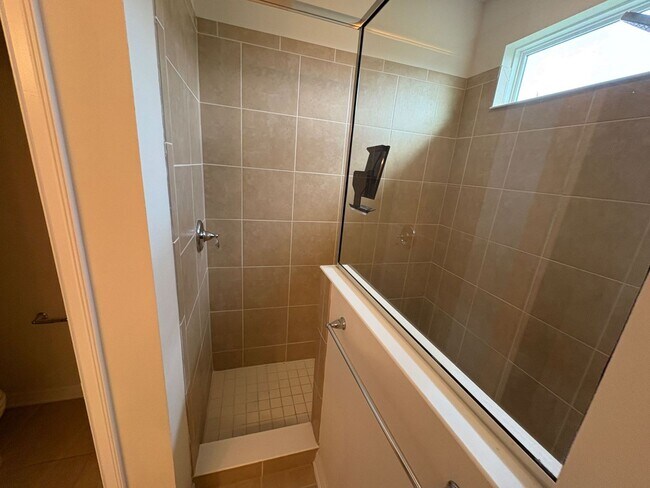 Building Photo - 50% OFF FIRST MONTH RENT* - 5 Bedroom 4 Ba...