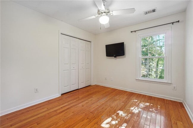 Building Photo - 2335 Corbett Ct