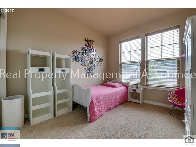 Building Photo - 13933 SW Walnut Creek Way