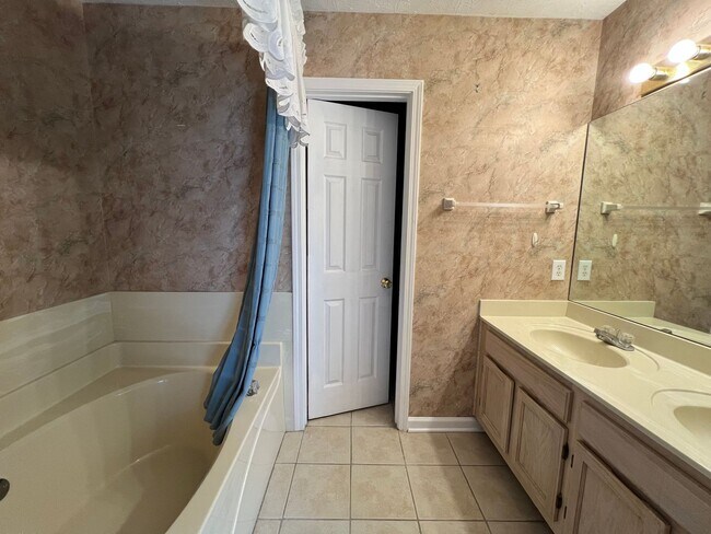 Building Photo - 1706 Meadow Oak Ct