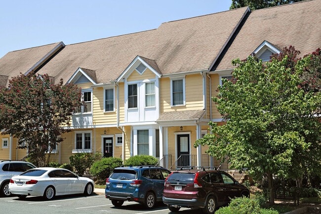 Primary Photo - Spacious Melbourne Park Townhome
