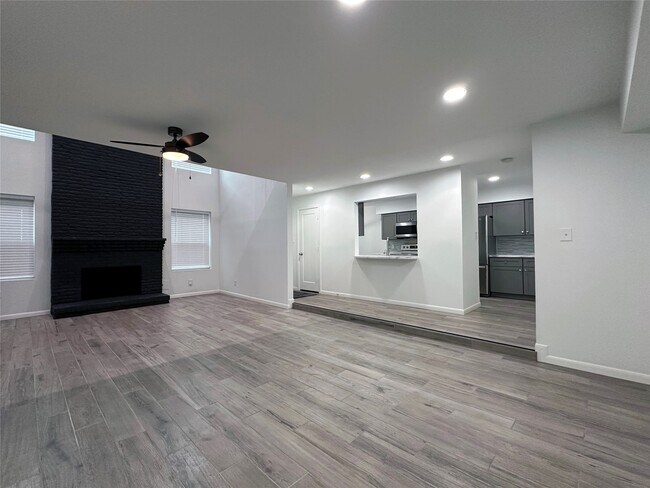 Building Photo - 5528 Beverly Hill St