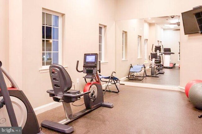 Building Photo - 1311 Karen Blvd